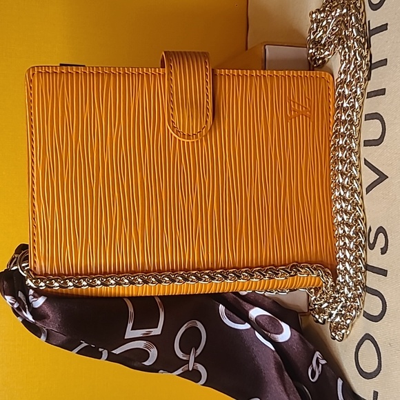 Louis Vuitton Handbags - 🎁LOUIS VUITTON VINTAGE 2003 EPI LEATHER SMALL RING ORANGE AGENDA COVER